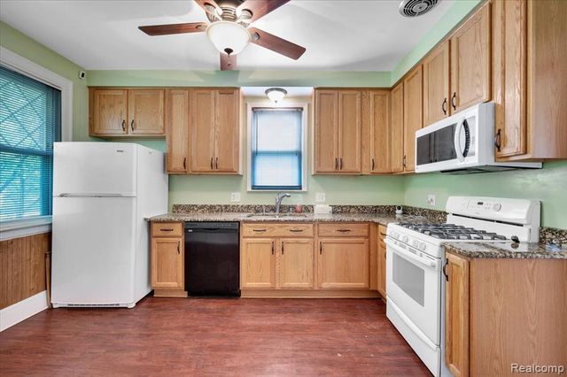 17321 E 11 Mile Road, Roseville, MI 48066