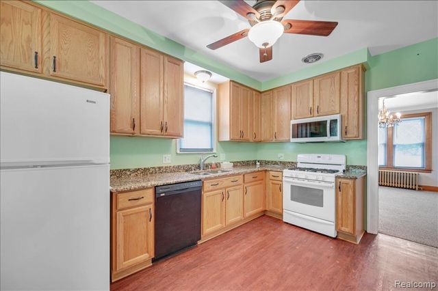 17321 E 11 Mile Road, Roseville, MI 48066