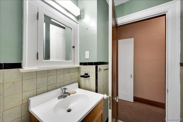 17321 E 11 Mile Road, Roseville, MI 48066