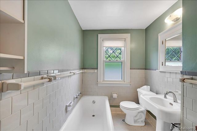 17321 E 11 Mile Road, Roseville, MI 48066