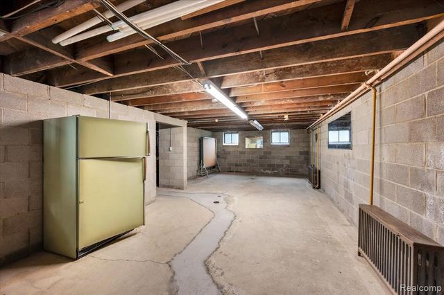 17321 E 11 Mile Road, Roseville, MI 48066