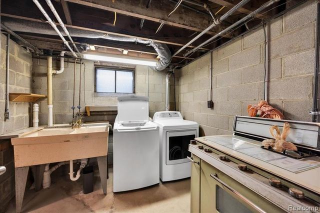 17321 E 11 Mile Road, Roseville, MI 48066
