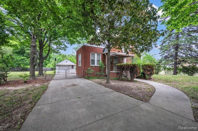 17321 E 11 Mile Road, Roseville, MI 48066