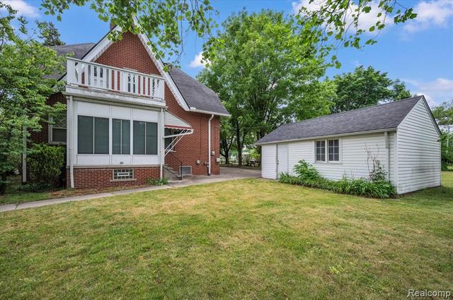 17321 E 11 Mile Road, Roseville, MI 48066