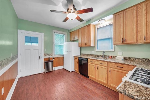 17321 E 11 Mile Road, Roseville, MI 48066