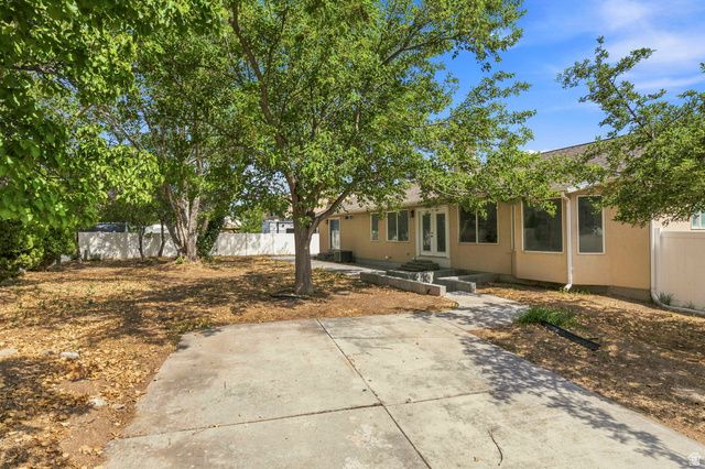 8434 S WINDMILL DR, West Jordan, UT 84081