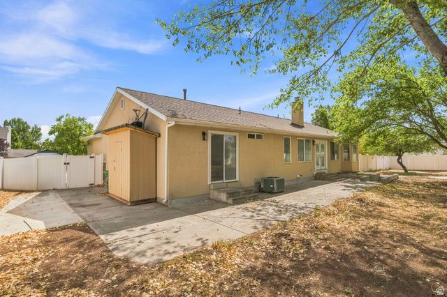 8434 S WINDMILL DR, West Jordan, UT 84081