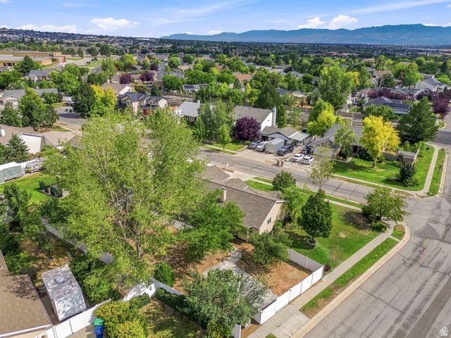 8434 S WINDMILL DR, West Jordan, UT 84081
