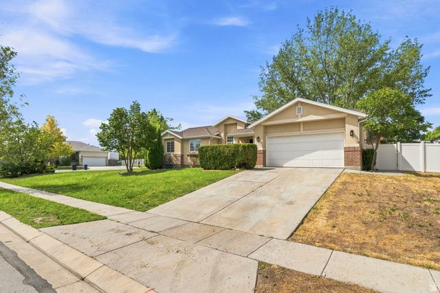 8434 S WINDMILL DR, West Jordan, UT 84081