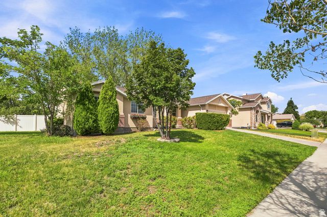 8434 S WINDMILL DR, West Jordan, UT 84081