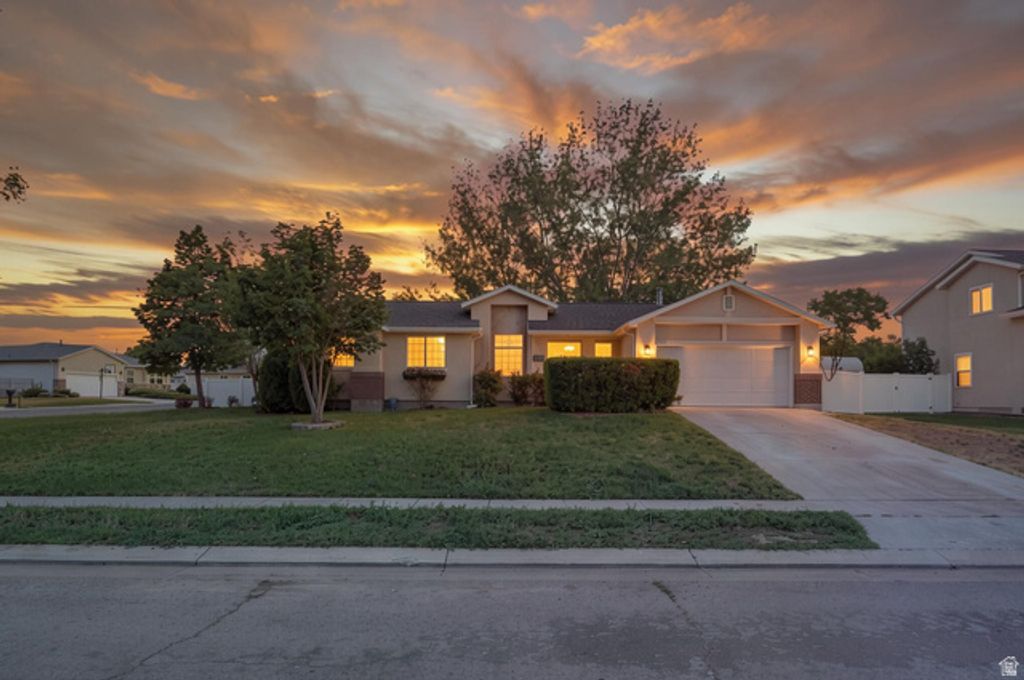 8434 S WINDMILL DR, West Jordan, UT 84081