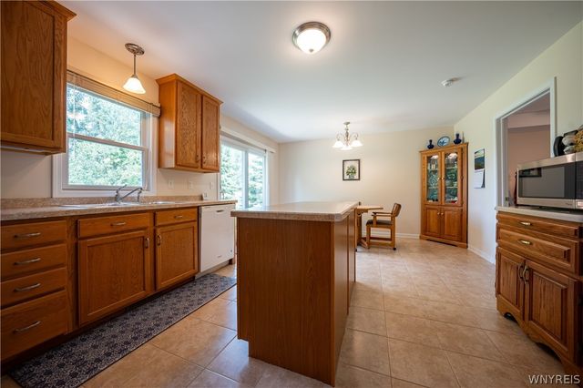 16 Garnet Drive, Cheektowaga, NY 14227
