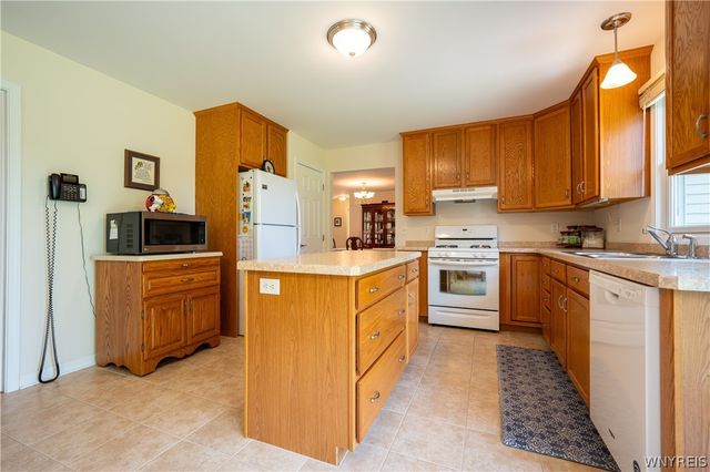 16 Garnet Drive, Cheektowaga, NY 14227