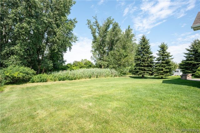 16 Garnet Drive, Cheektowaga, NY 14227