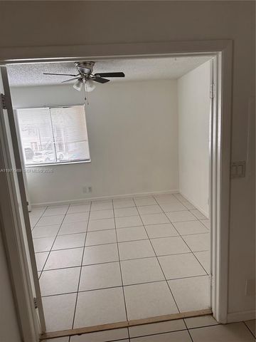 9502 SW 140 CT 9502, Kendall, FL 33186