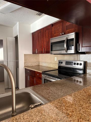 9502 SW 140 CT 9502, Kendall, FL 33186