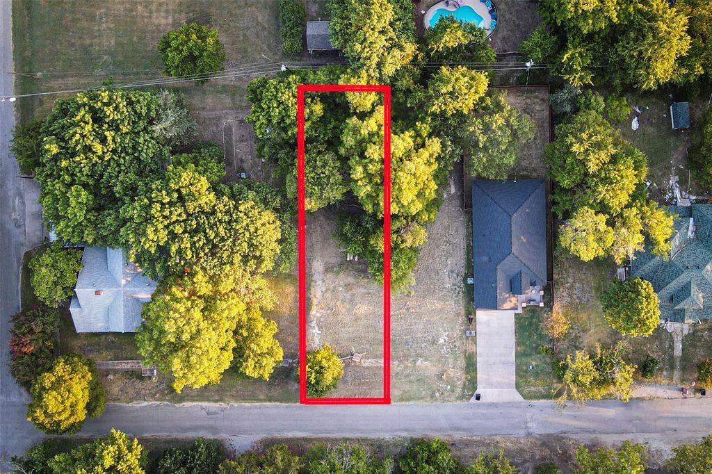 503 W Spruce Street, Whitewright, TX 75491