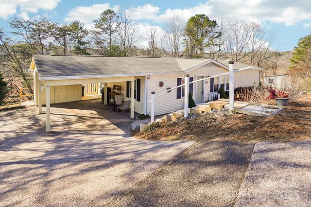 204 Cranbrook Circle, Hendersonville, NC 28792