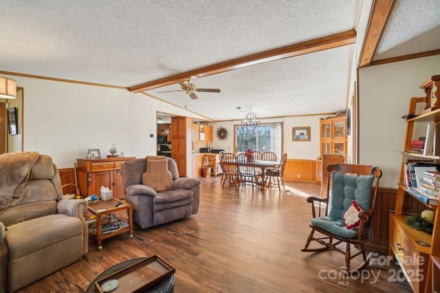 204 Cranbrook Circle, Hendersonville, NC 28792