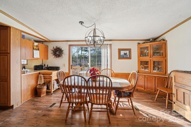 204 Cranbrook Circle, Hendersonville, NC 28792