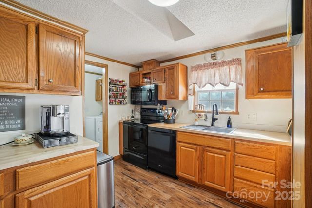 204 Cranbrook Circle, Hendersonville, NC 28792