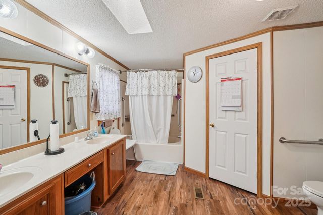 204 Cranbrook Circle, Hendersonville, NC 28792