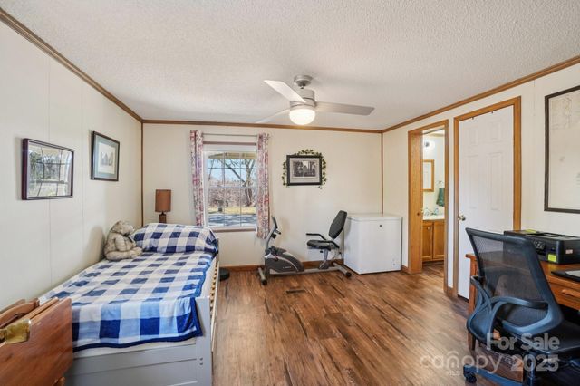 204 Cranbrook Circle, Hendersonville, NC 28792