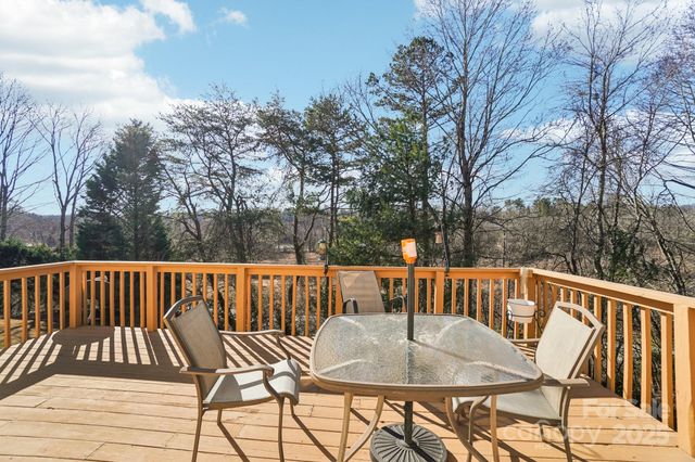 204 Cranbrook Circle, Hendersonville, NC 28792