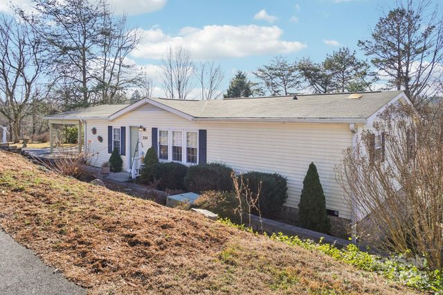 204 Cranbrook Circle, Hendersonville, NC 28792