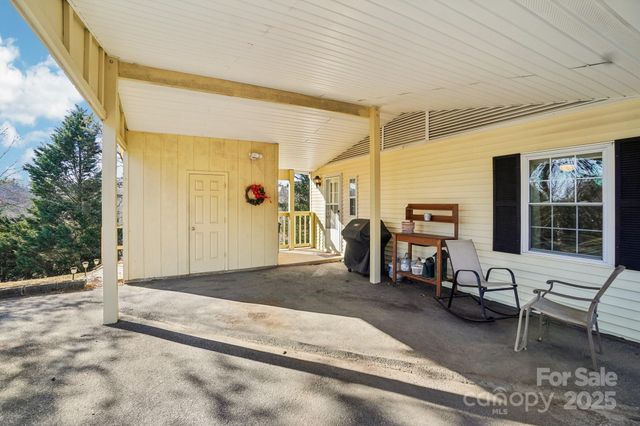 204 Cranbrook Circle, Hendersonville, NC 28792