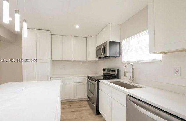 2960 SW 2nd Ct, Fort Lauderdale, FL 33312