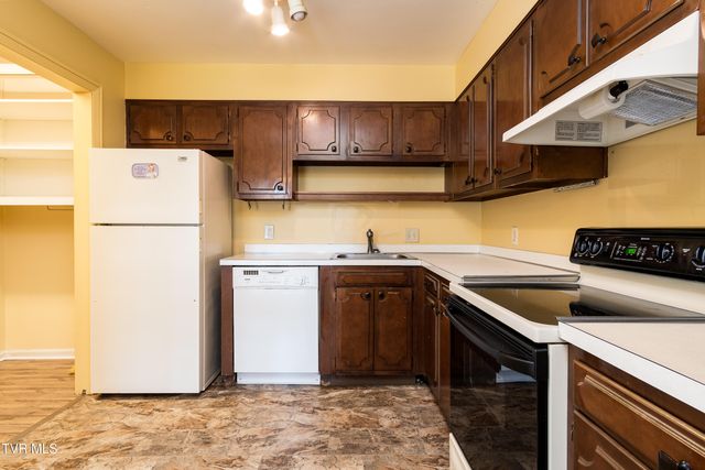 1801 Manor Court, B, Kingsport, TN 37660