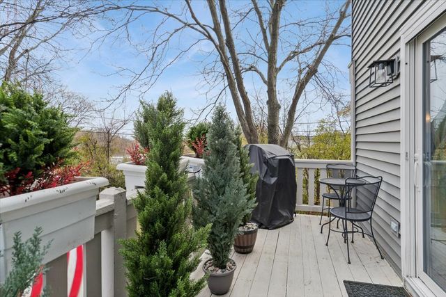 2667 Woodmere Drive, Darien, IL 60561