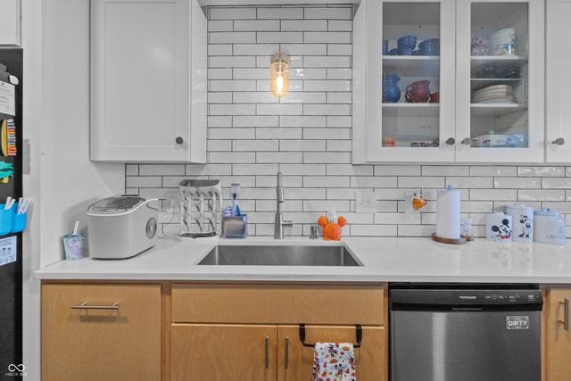 1504 McClure Road, Columbus, IN 47201