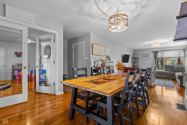 1504 McClure Road, Columbus, IN 47201