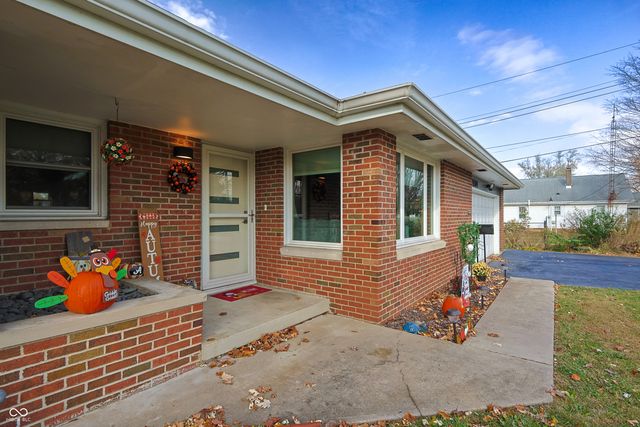 1504 McClure Road, Columbus, IN 47201