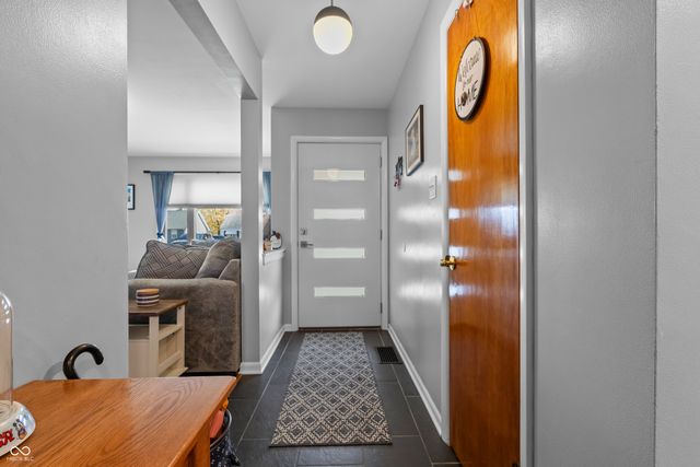 1504 McClure Road, Columbus, IN 47201