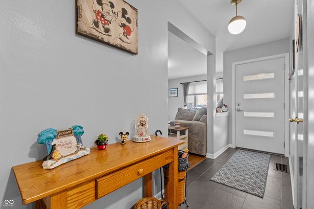 1504 McClure Road, Columbus, IN 47201