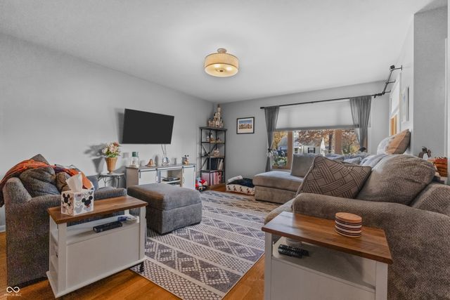 1504 McClure Road, Columbus, IN 47201