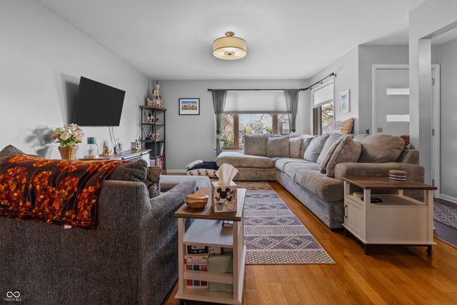 1504 McClure Road, Columbus, IN 47201