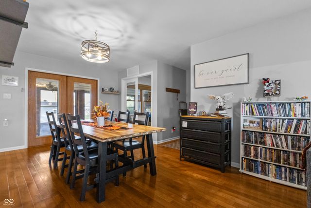 1504 McClure Road, Columbus, IN 47201