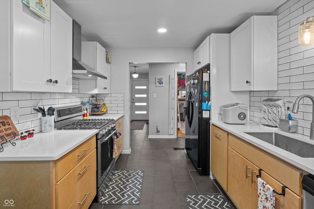 1504 McClure Road, Columbus, IN 47201