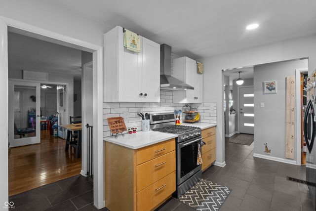 1504 McClure Road, Columbus, IN 47201