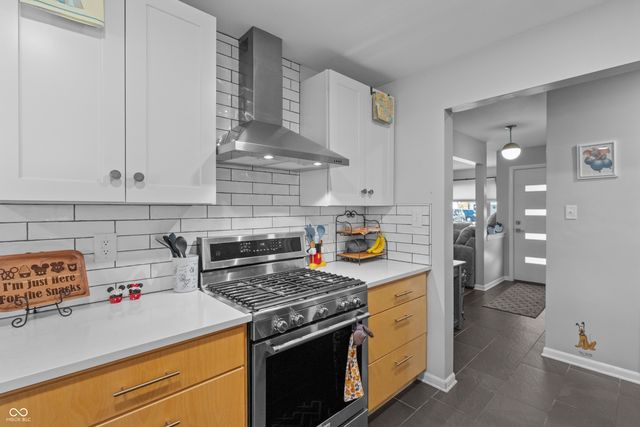 1504 McClure Road, Columbus, IN 47201