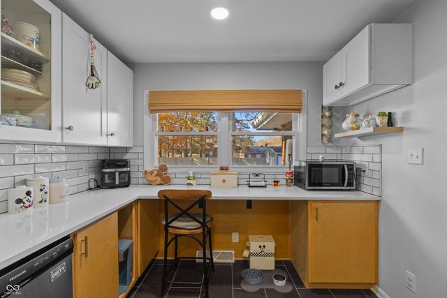 1504 McClure Road, Columbus, IN 47201