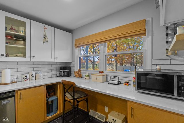 1504 McClure Road, Columbus, IN 47201