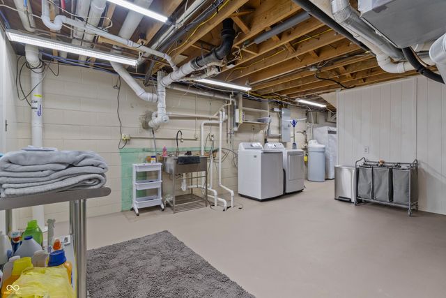 1504 McClure Road, Columbus, IN 47201