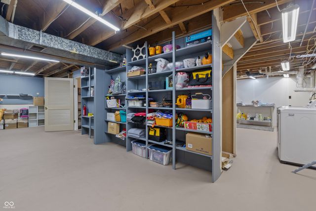 1504 McClure Road, Columbus, IN 47201