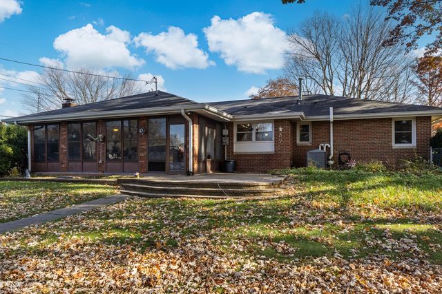 1504 McClure Road, Columbus, IN 47201