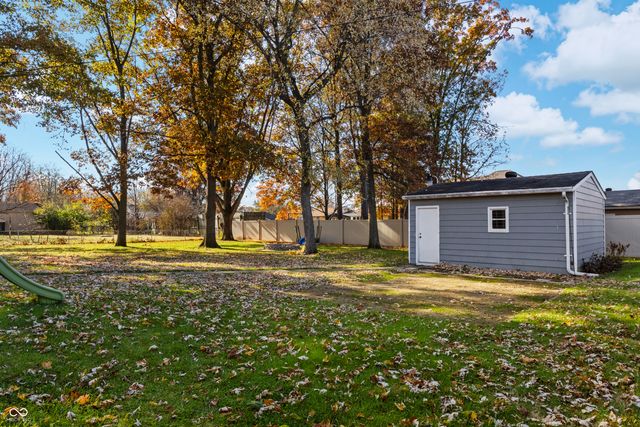 1504 McClure Road, Columbus, IN 47201